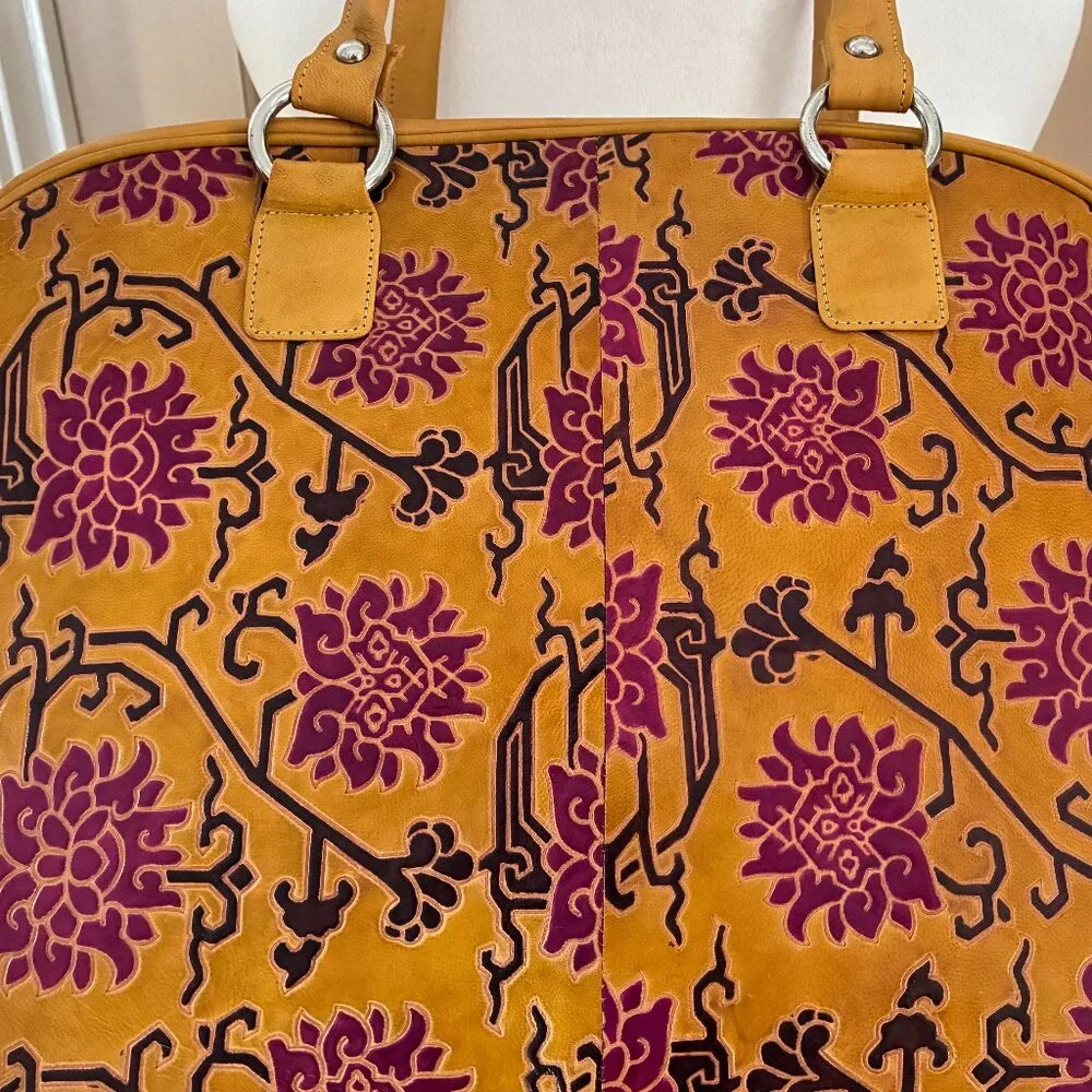 Hand-crafted leather pet carrier by Dharma Dog/Dharma Cat